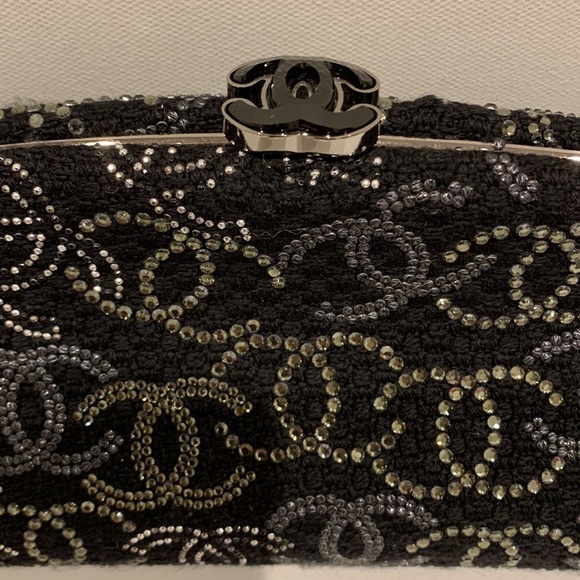 CHANEL Rare 🖤🤍Paris Shanghai Swarovski Studded Crystal Boucle Clutch CC Logo Bag - Picture 14 of 16
